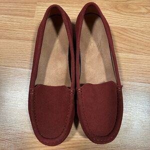Vionic Debbie Women’s Suede Leather Burgundy Slip On Moccasins Size 9 Wide